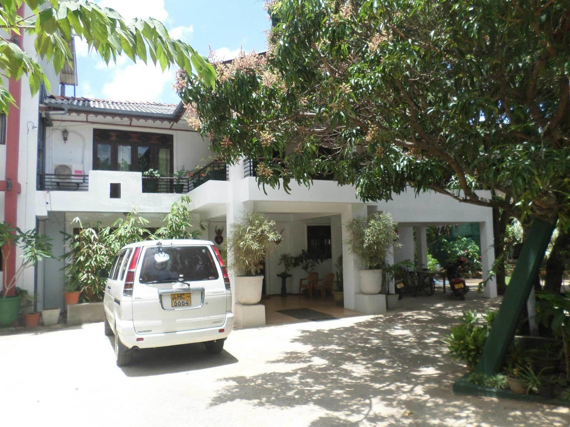 Thilaka City Hotel Anuradhapura Exterior foto